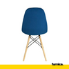 FABRIZIO - Čalouněná židlička do jídelny / kanceláře z plstěného sametu s knoflíky a dřevěnými nohami - tmavě modrá